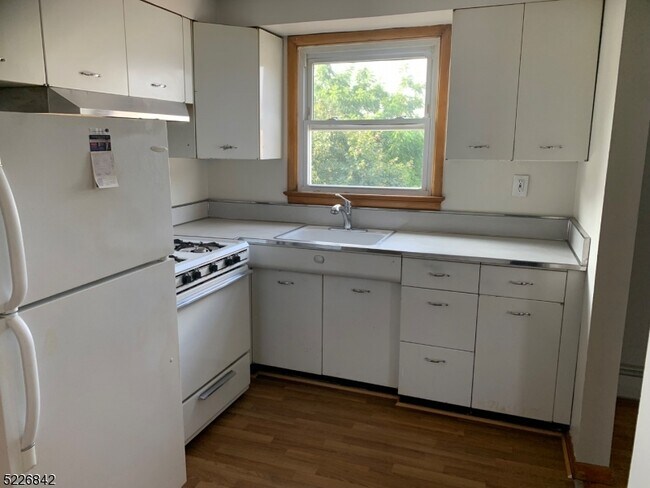 Building Photo - 172 W 3rd St