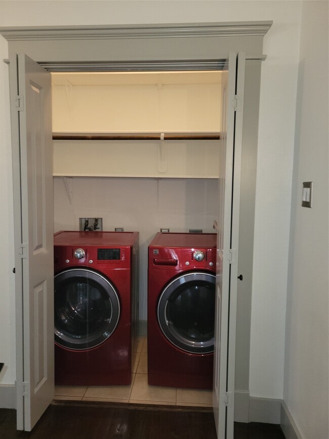 Building Photo - 4914 Rose St