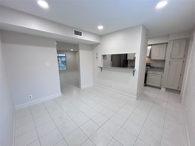 Building Photo - 8101 Amelia Rd