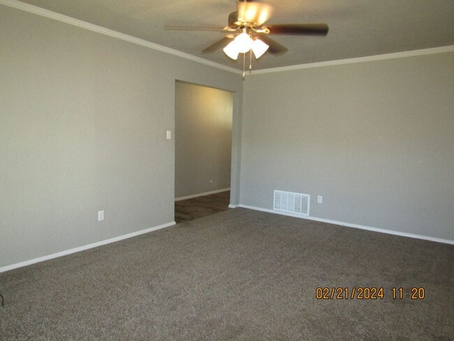 Building Photo - MacArthur Schools Area!