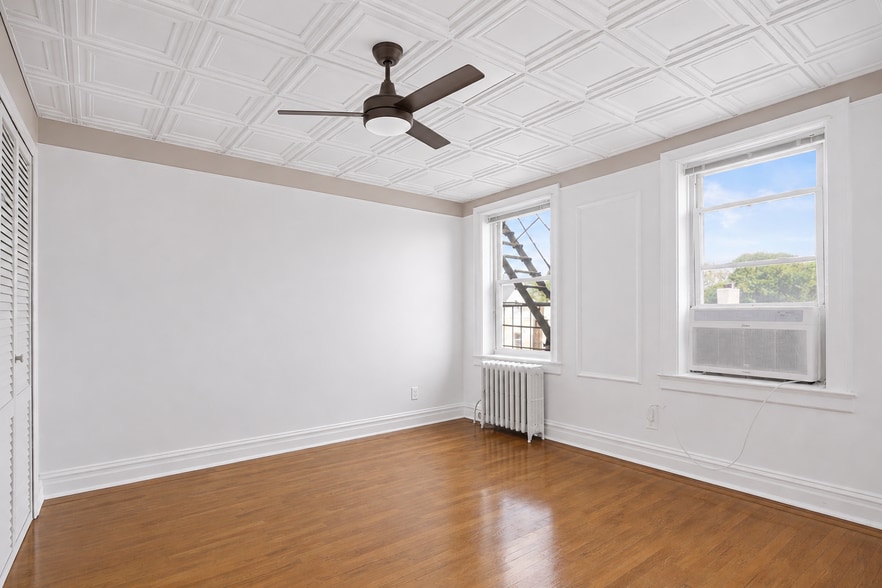Bedroom Angle 1 - 3718 Park Ave
