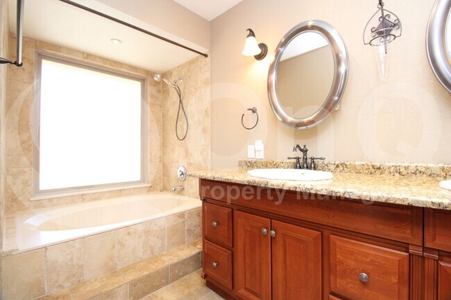 Building Photo - 9008 E Friess Dr