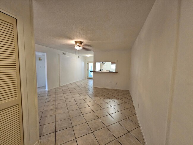 Building Photo - 8287 Kingsbrook Rd