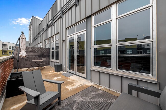 Building Photo - Gorgeous One Bedroom Luxury Condo in Ballp...