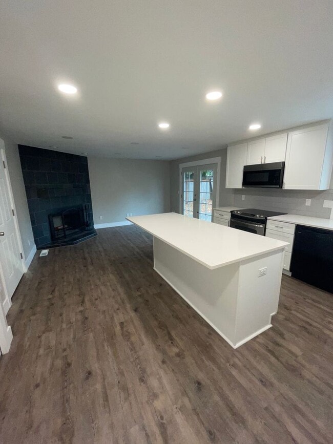 Building Photo - Newly Remodeled and updated Home near Fann...