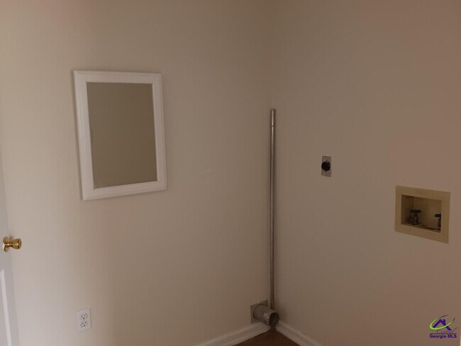 Building Photo - 732 Gateway Dr