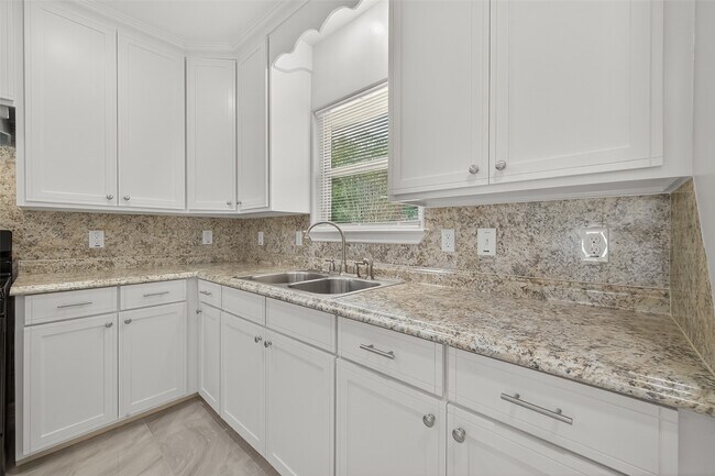 Building Photo - 6928 Apache St