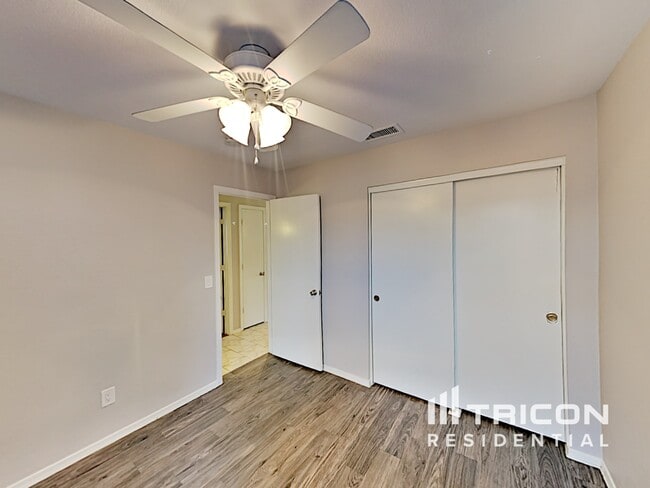 Building Photo - 423 E Laredo St