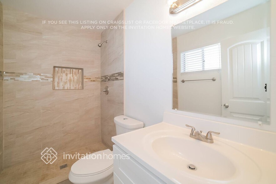 Building Photo - 2925 N 86th Dr