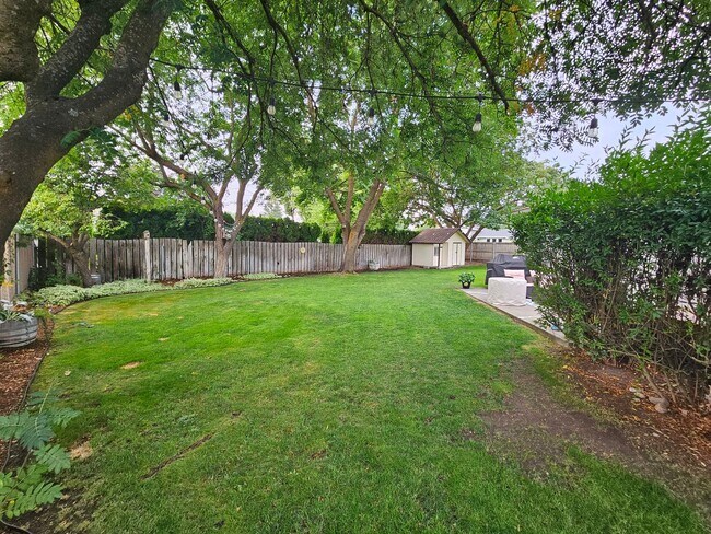 Building Photo - Beautifully Remodeled Home in the Valley