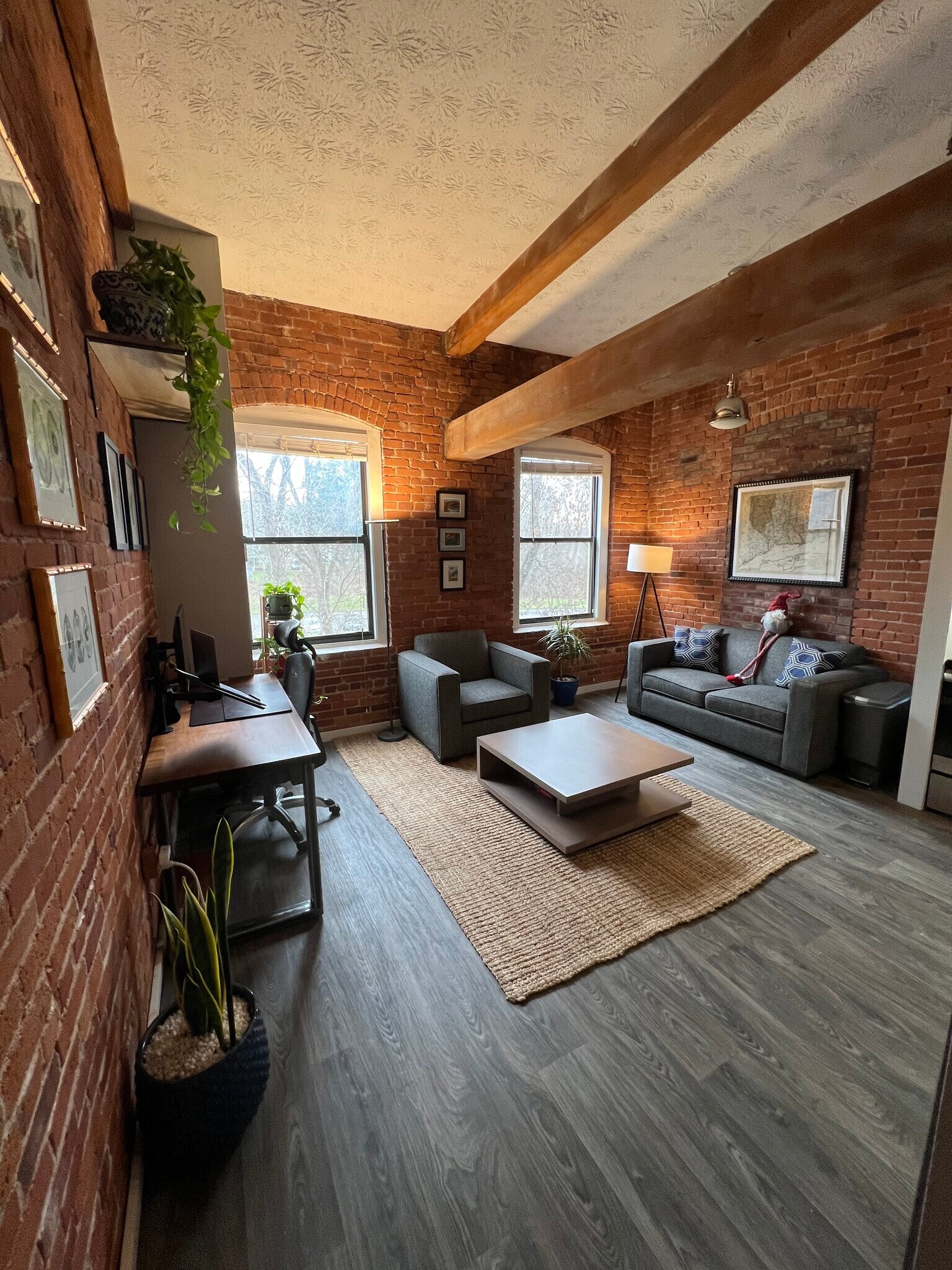 Building Photo - 222 Williams St E