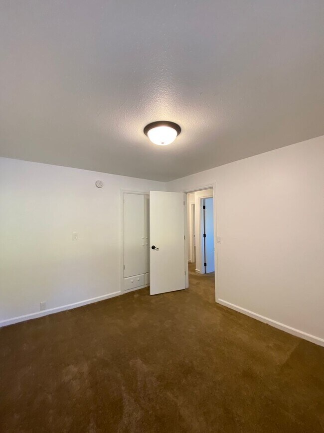 Building Photo - 355irv