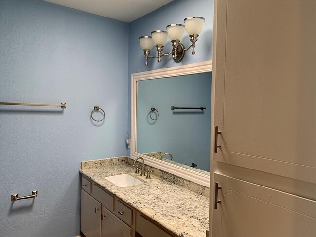 Building Photo - 13140 Trail Hollow Dr