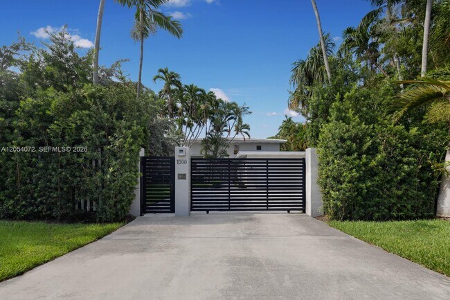 Building Photo - 1300 S Venetian Way