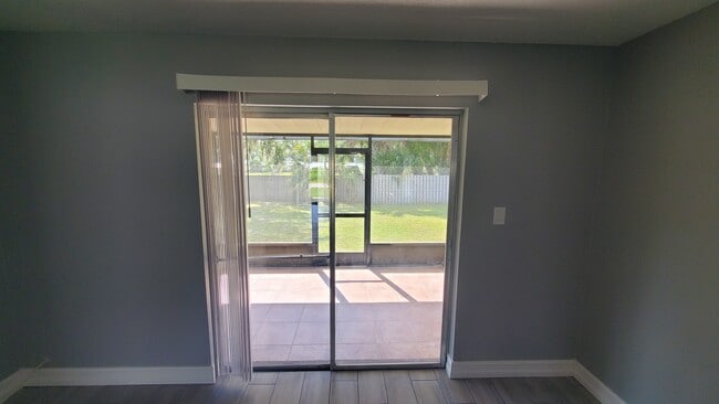 Building Photo - 1711 Lakewood Ave