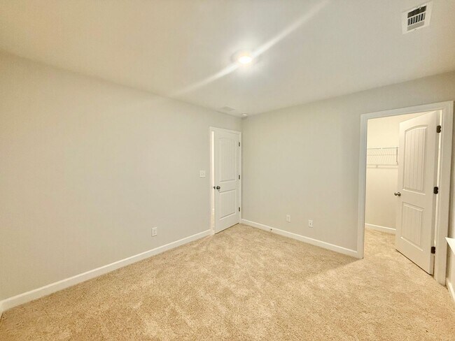 Building Photo - 443 White Oak Gdn Wy