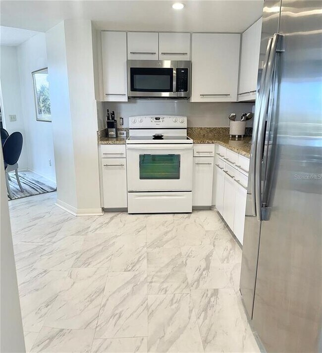 Building Photo - 5950 Pelican Bay Plaza S