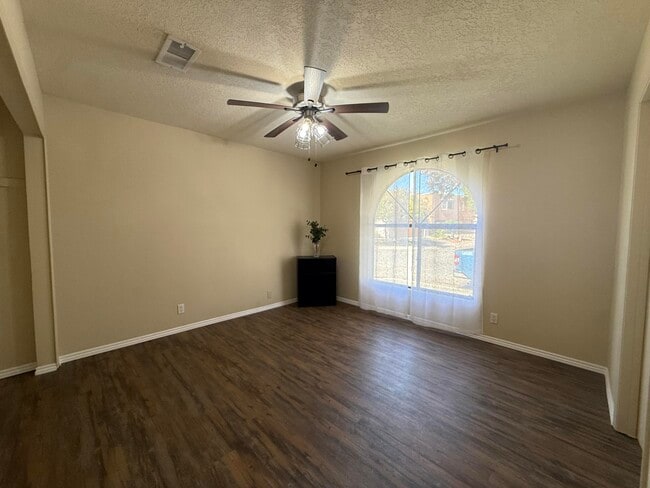 Building Photo - 7200 Whippoorwill Ln NE