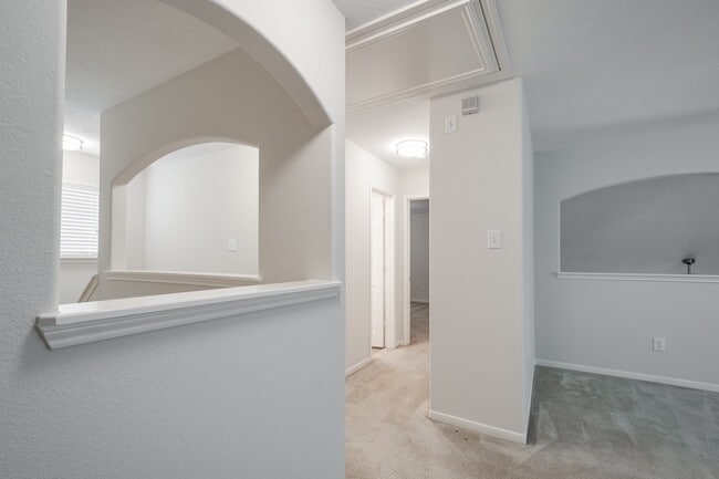 Building Photo - 10019 Lynnwood Dr