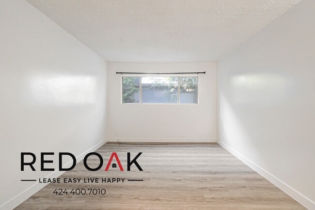 Building Photo - 10535 Lindley Ave