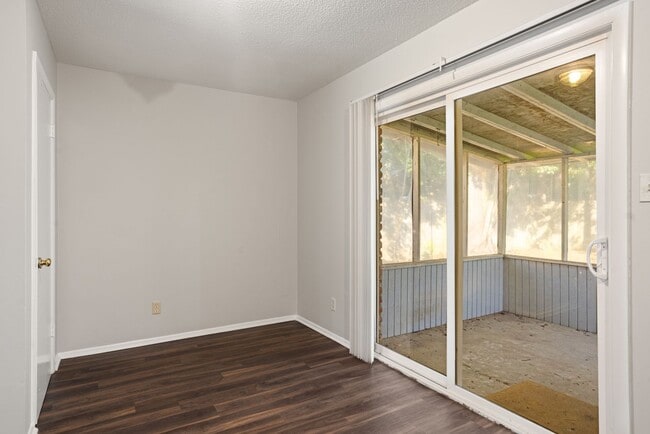 Building Photo - Charming 3 Bedroom/1.5 Bath home on Wilmin...