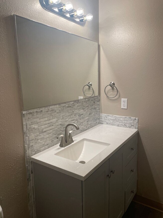 Building Photo - Puyallup Southhill Apartment Complex