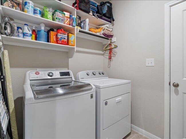 Building Photo - 200 Grapefruit Rd