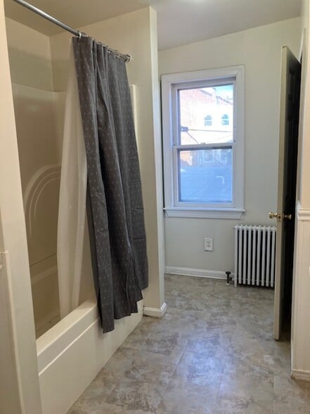 Building Photo - 414 George St