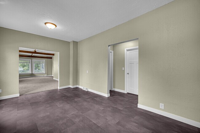 Building Photo - 402 Nicholson St
