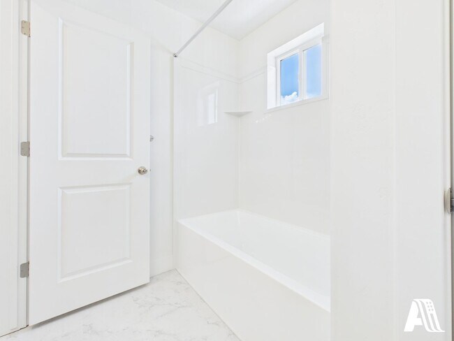 Building Photo - 443 E 650 N