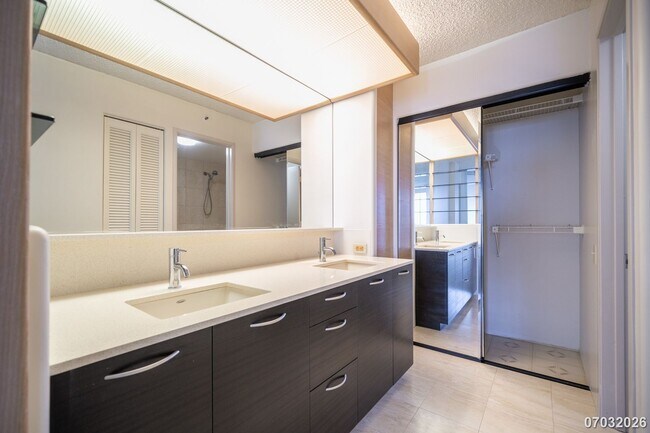 Building Photo - 2 bd, 2 ba Condo in Honoulu Park Place