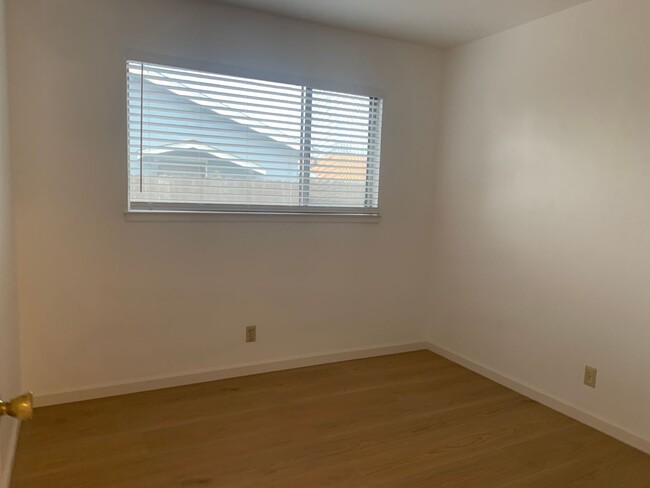 Building Photo - Newly renovated 3 bedroom 2 bath home in C...