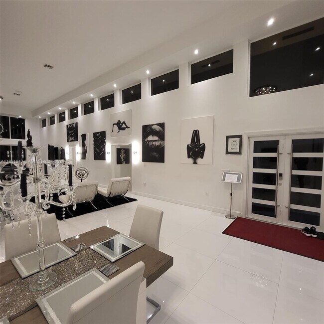 Building Photo - 6003 Umbrella Tree Ln