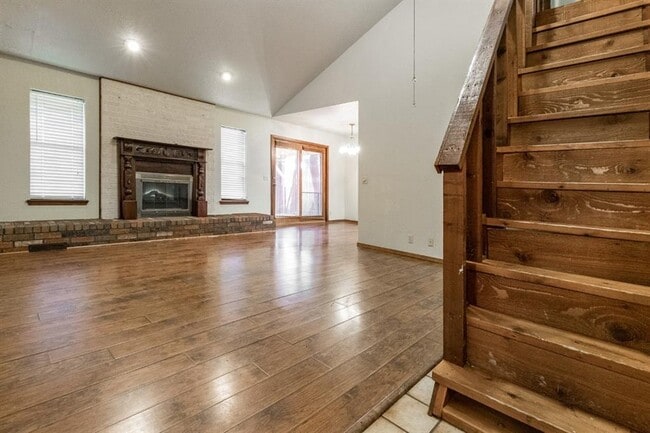 Building Photo - 1251 Kingston Rd