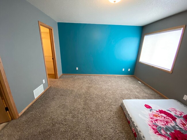 Building Photo - 3 Bed 2 Bath Twin-Home