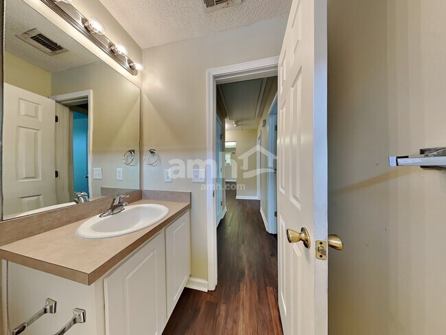 Building Photo - 5 Milsey Bay Circle