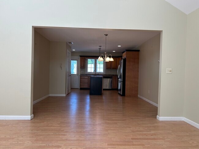 Building Photo - 9 River Walk Dr