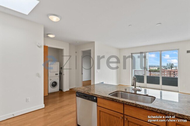 Building Photo - Unit 604