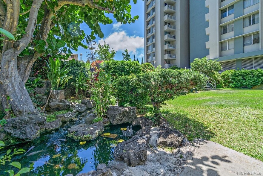 Building Photo - 2648 Kuilei St
