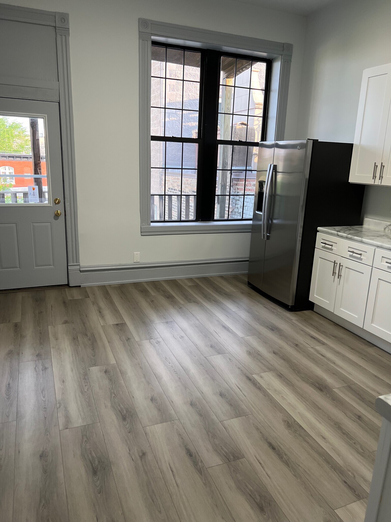 Kitchen with door w/ access to porch. - 2057 W Chicago Ave