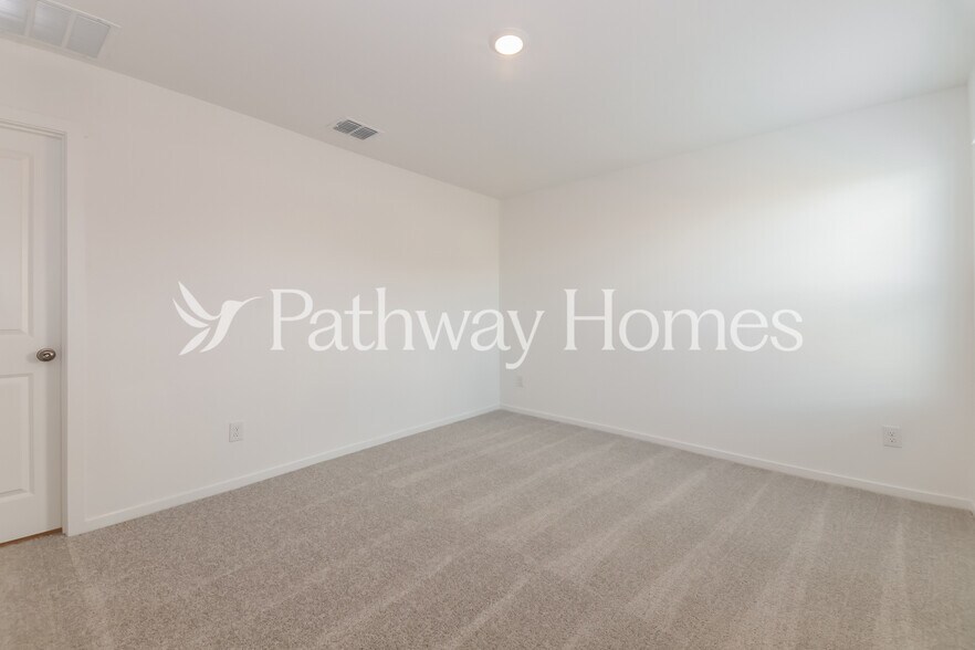 Building Photo - 3000 Burmese St