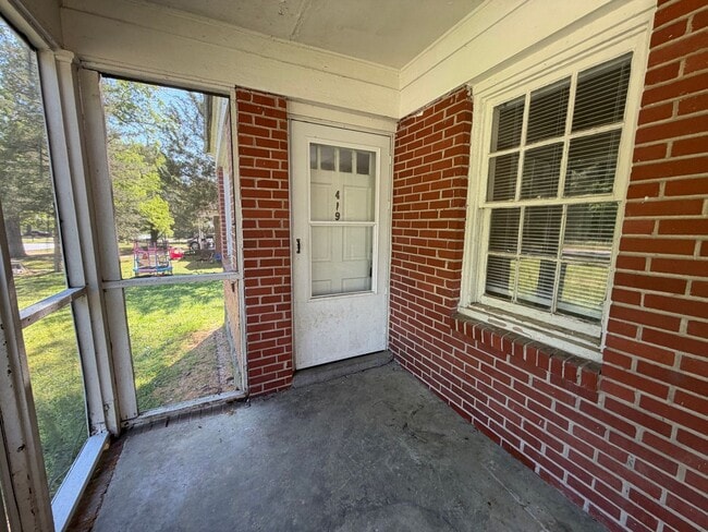 Building Photo - 419 N Elm St NW