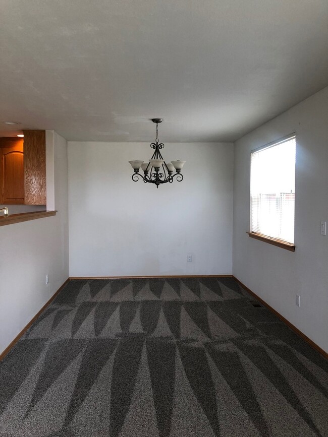 Building Photo - Beautiful 3 bedroom 2 bath in Kennewick of...