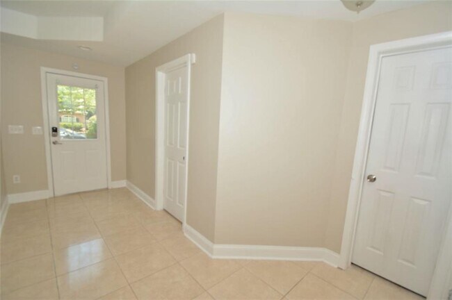 Building Photo - 618 Tradwell Pl NE