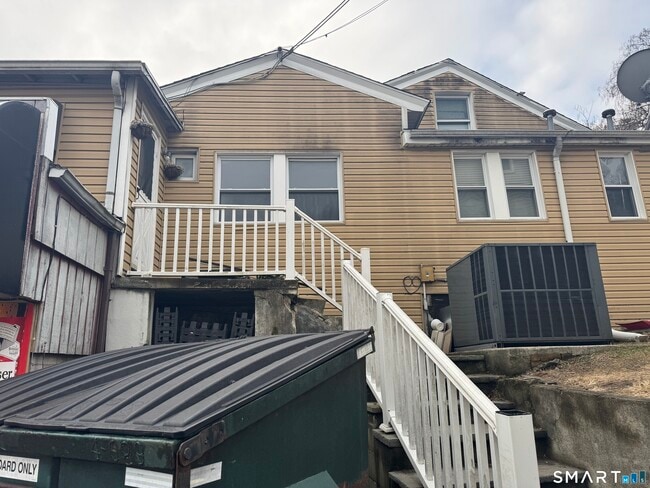 Building Photo - 47 Pershing Dr