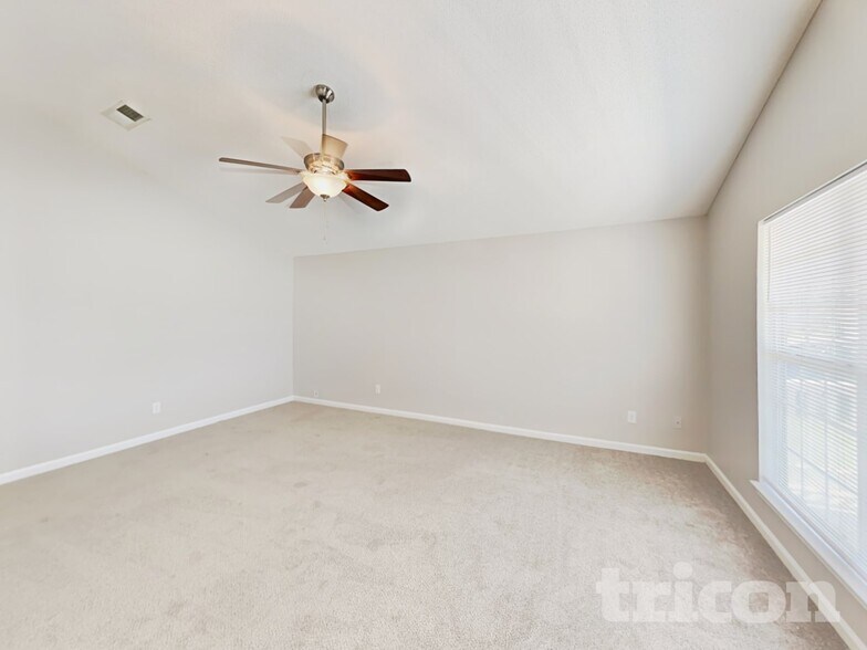 Building Photo - 337 White Gables Dr