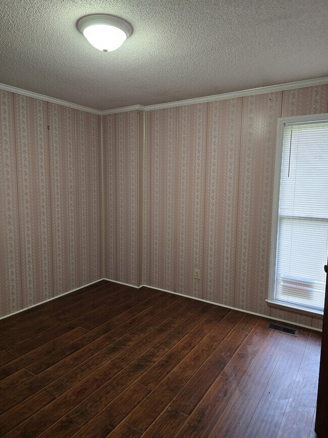 Building Photo - 401 Pecan St
