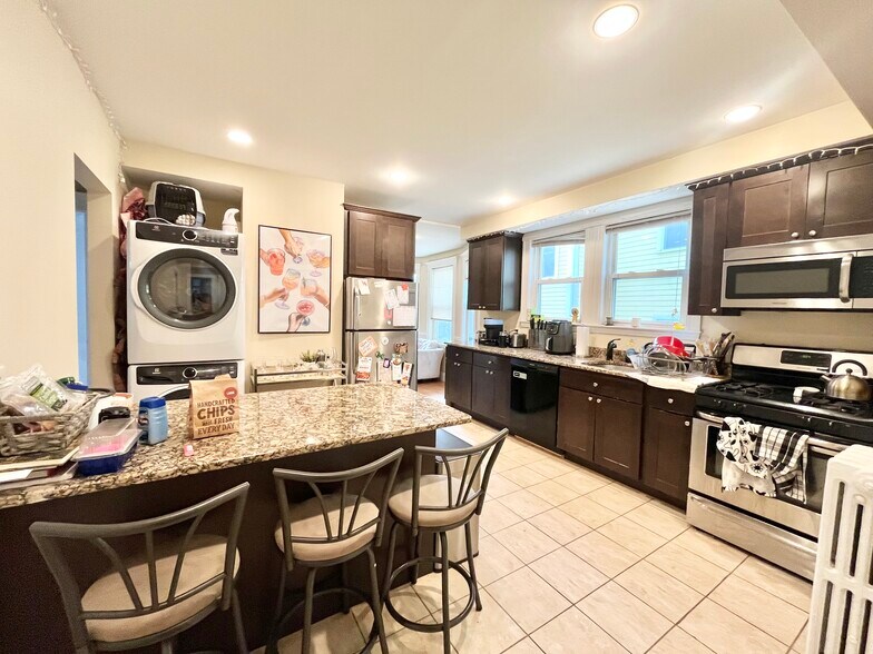 Building Photo - 58 Atkins St