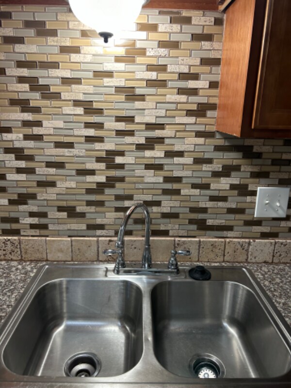 Building Photo - 4735 W Broadway