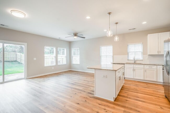 Building Photo - 124 Woodland Dr